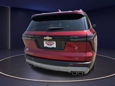Used 2025 Chevrolet Traverse LT FWD image 5