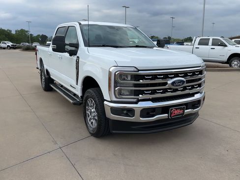 Used 2026 Ford F250 Lariat image 2