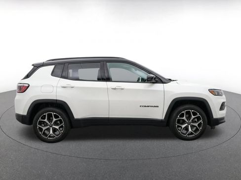 Used 2025 Jeep Compass Limited AWD/4WD image 8