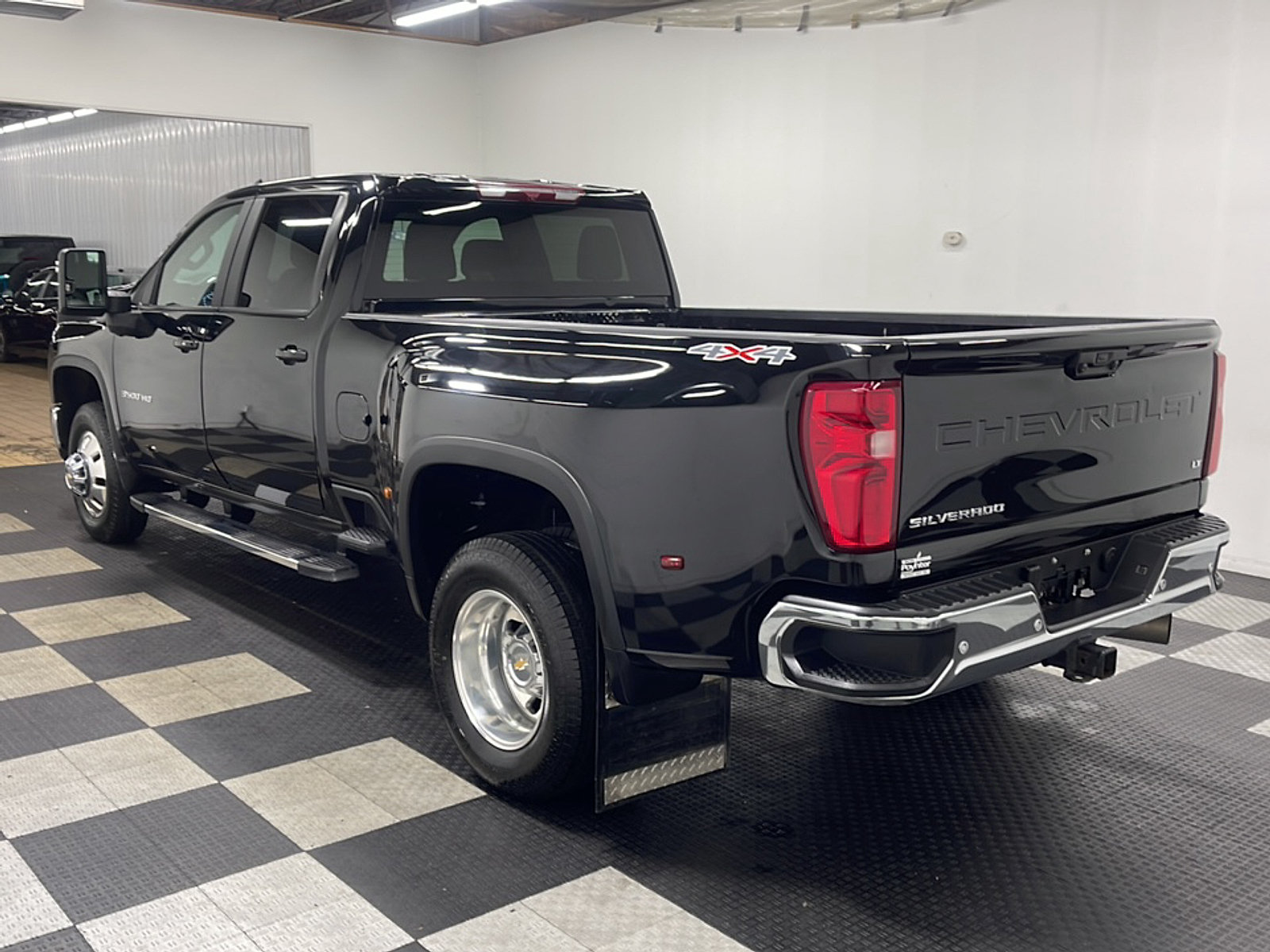 Used 2025 Chevrolet Silverado 3500 LT w/ Safety Package AWD/4WD image 16