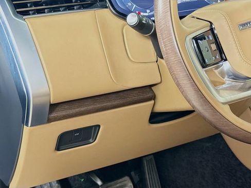 Used 2025 Land Rover Range Rover Long Wheelbase SE image 10