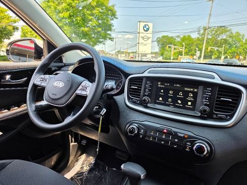 Used 2019 Kia Sorento FWD image 13