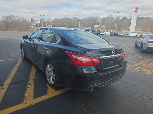 Used 2016 Nissan Altima 3.5 SL w/ 3.5 Technology Package image 6