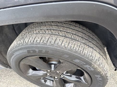 Used 2022 Jeep Grand Cherokee Altitude image 10