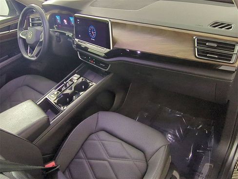 Used 2024 Volkswagen Atlas SE image 28