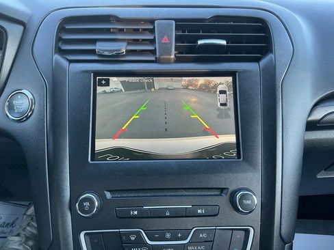 Used 2018 Ford Fusion SE w/ Equipment Group 201A image 26