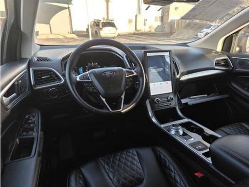 Used 2024 Ford Edge Titanium image 11