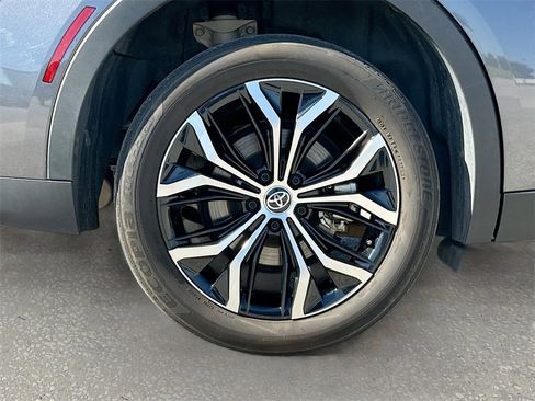 Used 2023 Toyota Crown Limited image 29