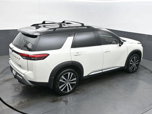 Used 2024 Nissan Pathfinder Platinum image 39