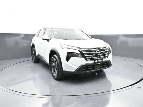 Used 2026 Nissan Rogue SV AWD/4WD image 1