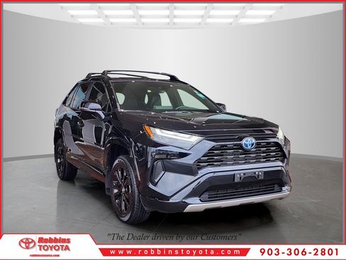 Used 2024 Toyota RAV4 SE image 1