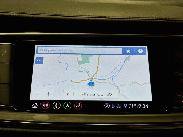 Used 2020 Buick Enclave Premium w/ Sun and Sites Package FWD image 10