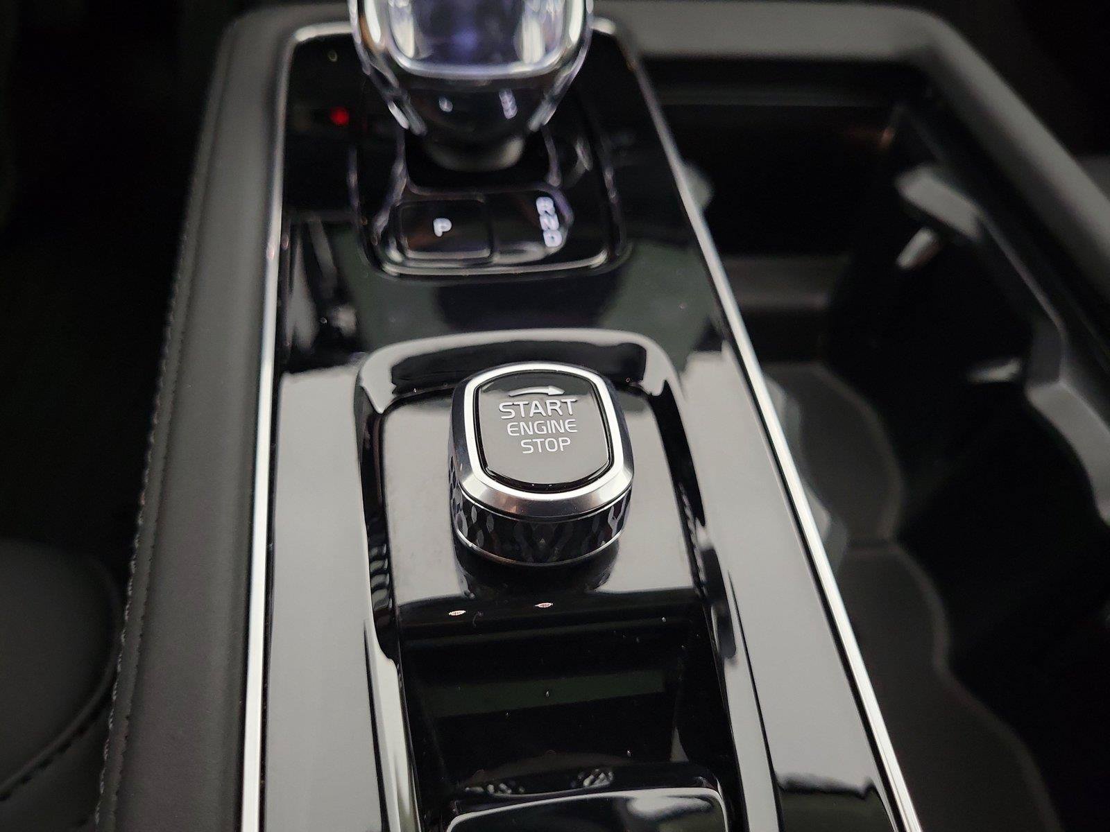 Certified 2025 Volvo XC90 T8 Plus w/ Protection Package Premier AWD/4WD image 30