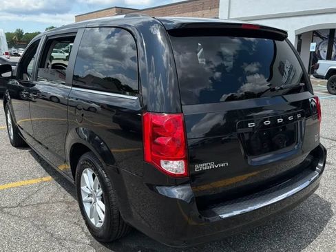 Used 2019 Dodge Grand Caravan SXT FWD image 2