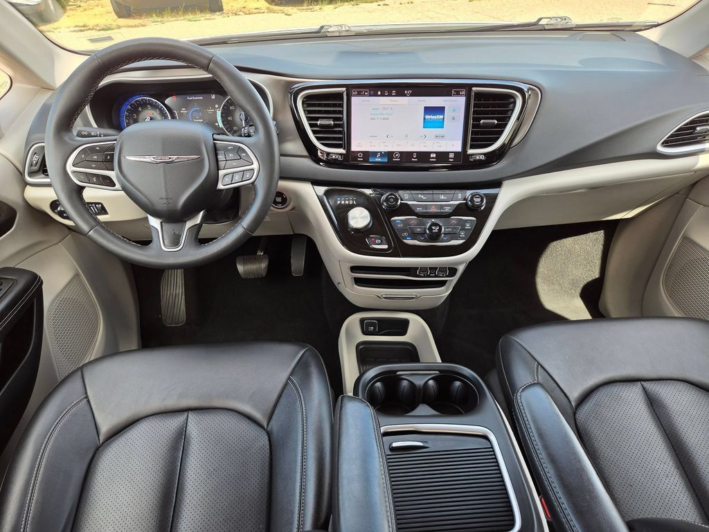 Used 2024 Chrysler Pacifica Touring-L FWD image 24