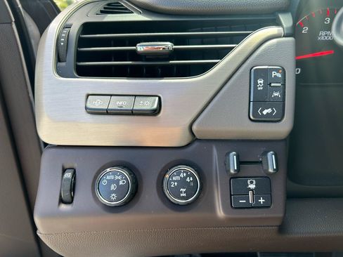 Used 2016 GMC Yukon Denali w/ Open Road Package AWD/4WD image 27