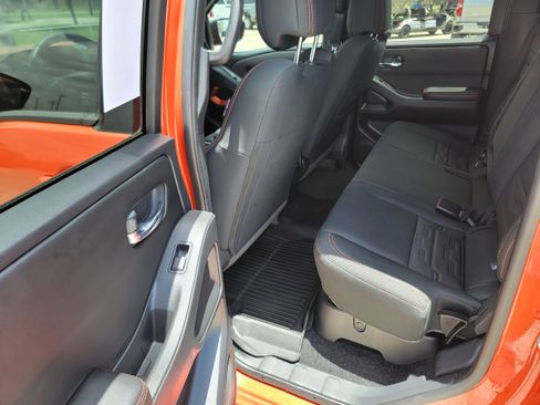 Used 2025 Nissan Frontier PRO-4X w/ Pro Convenience Package image 15