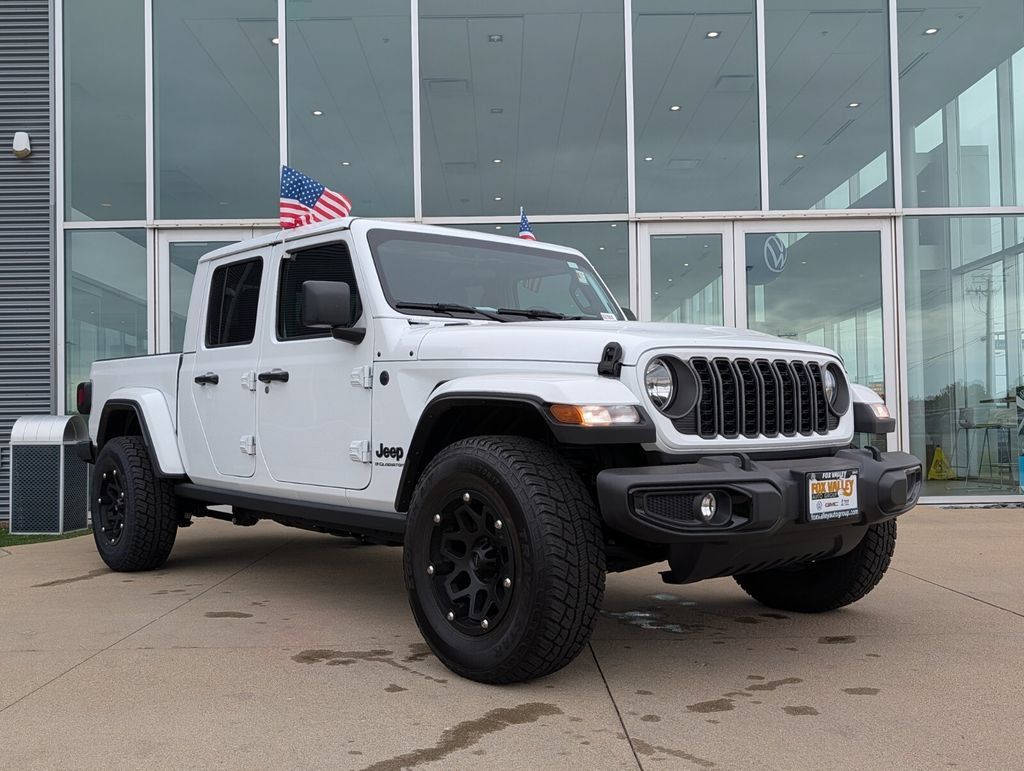 Used 2025 Jeep Gladiator Sport AWD/4WD image 1