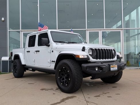 Used 2025 Jeep Gladiator Sport AWD/4WD image 1