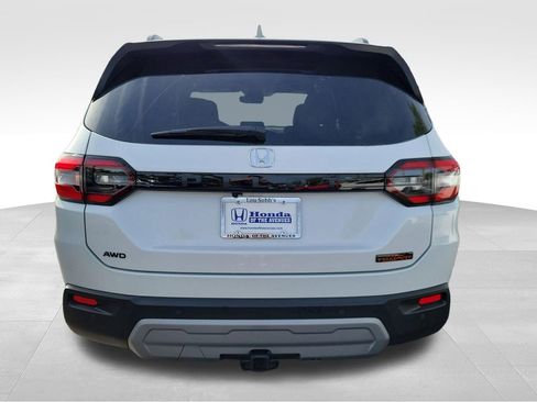 Certified 2025 Honda Pilot TrailSport image 9