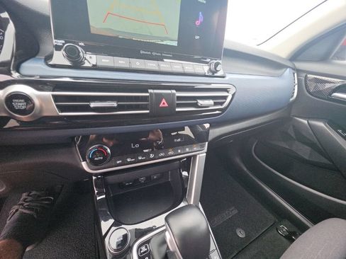 Used 2023 Kia Seltos S w/ Navigation Package FWD image 22