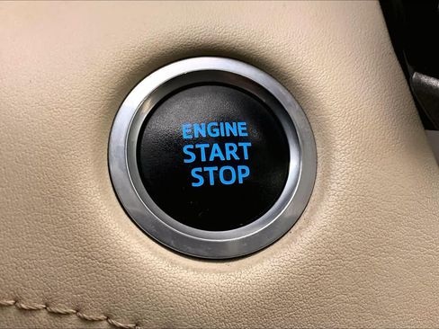 Used 2020 Toyota Highlander Limited FWD image 33