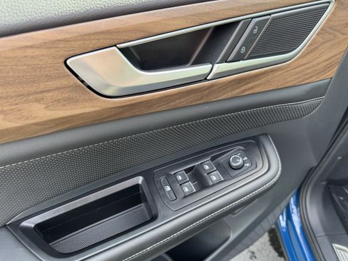 Certified 2025 Volkswagen Atlas SE image 15