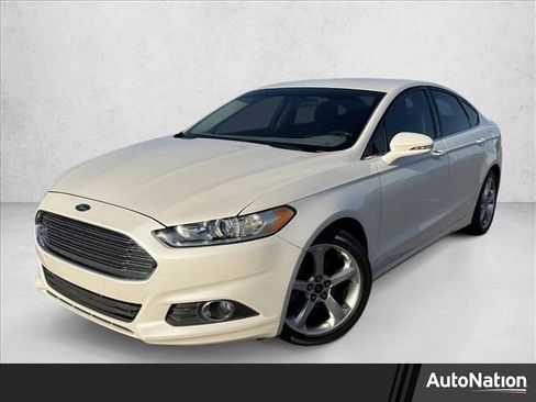 Used 2016 Ford Fusion SE image 1