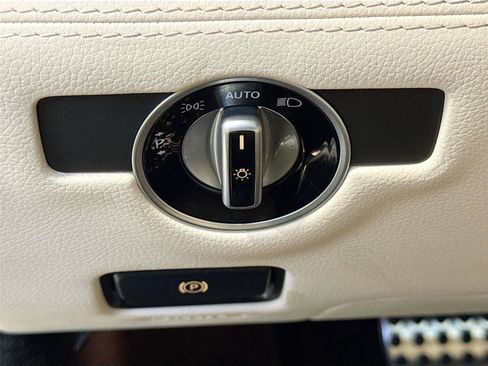 Used 2017 Mercedes-Benz SL 550 image 10