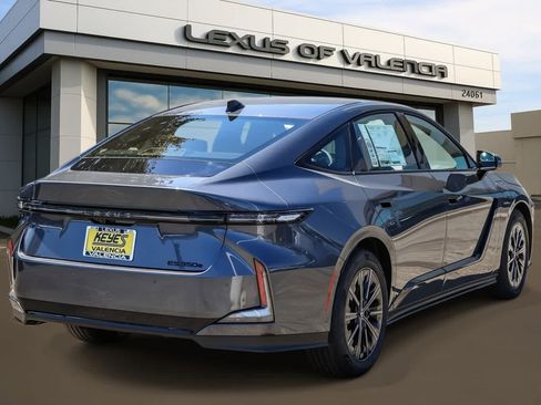 New 2026 Lexus ES 350e FWD image 4