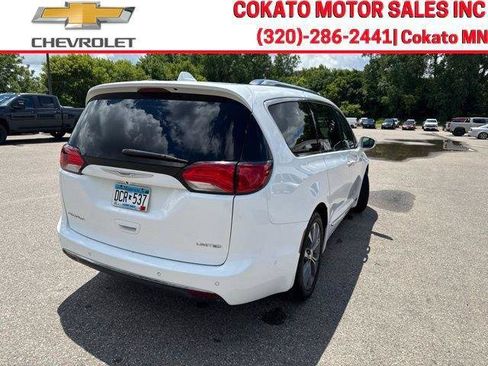 Used 2017 Chrysler Pacifica Limited w/ UConnect Theater Package FWD image 7