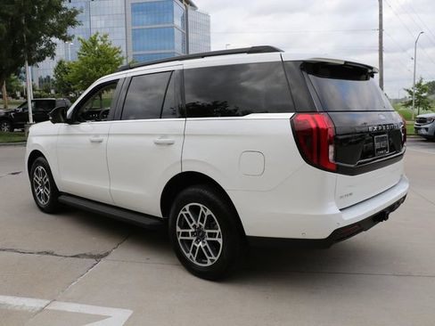 Used 2025 Ford Expedition Active AWD/4WD image 5