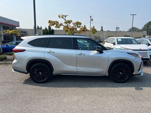 Used 2023 Toyota Highlander XSE AWD/4WD image 6