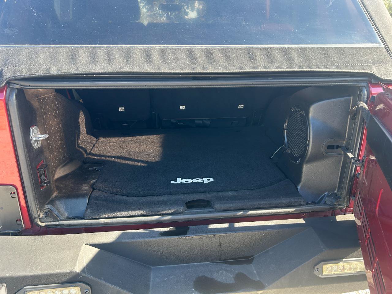 Used 2012 Jeep Wrangler Unlimited Sahara w/ Dual Top Group AWD/4WD image 8