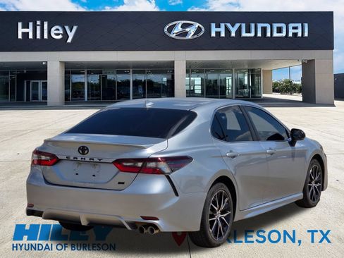 Used 2024 Toyota Camry SE FWD image 4