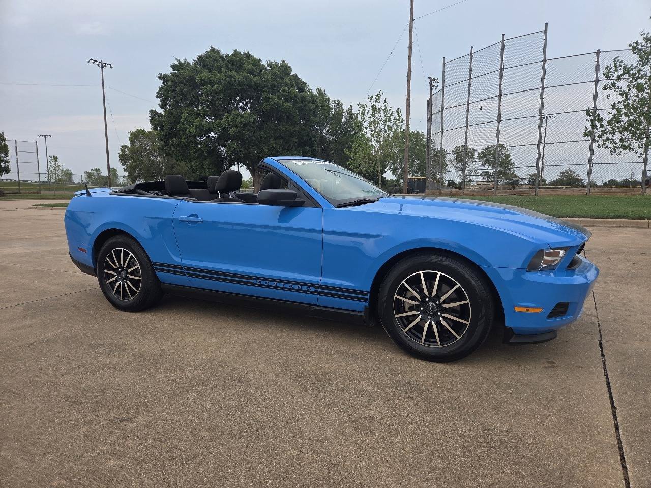 Used 2012 Ford Mustang Convertible RWD image 21