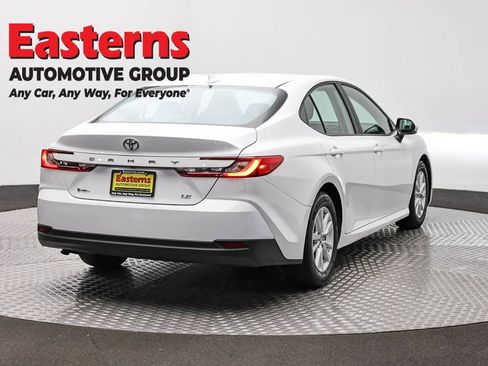 Used 2025 Toyota Camry LE FWD image 5