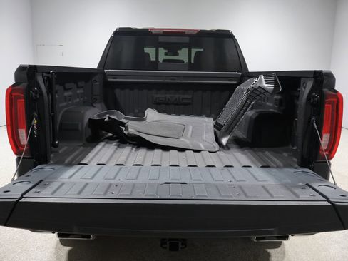 Used 2025 GMC Sierra 1500 AT4 w/ AT4 Preferred Package image 5