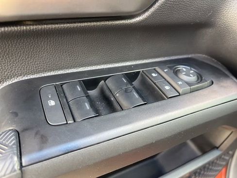 Used 2025 Toyota Tacoma TRD Off-Road image 12