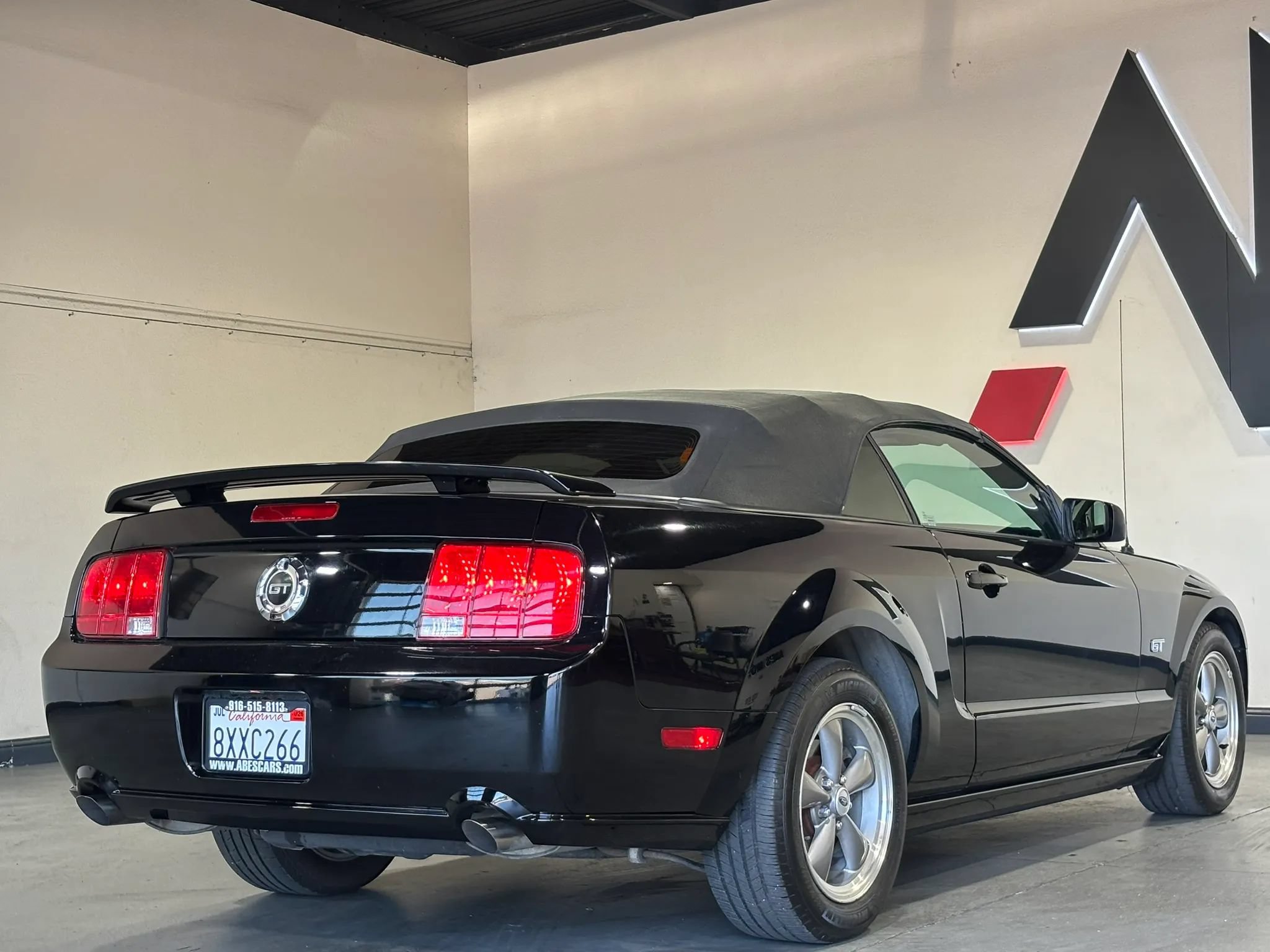 Used 2005 Ford Mustang GT Premium RWD image 11