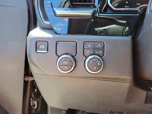 New 2025 GMC Sierra 1500 SLE w/ Preferred Package image 12