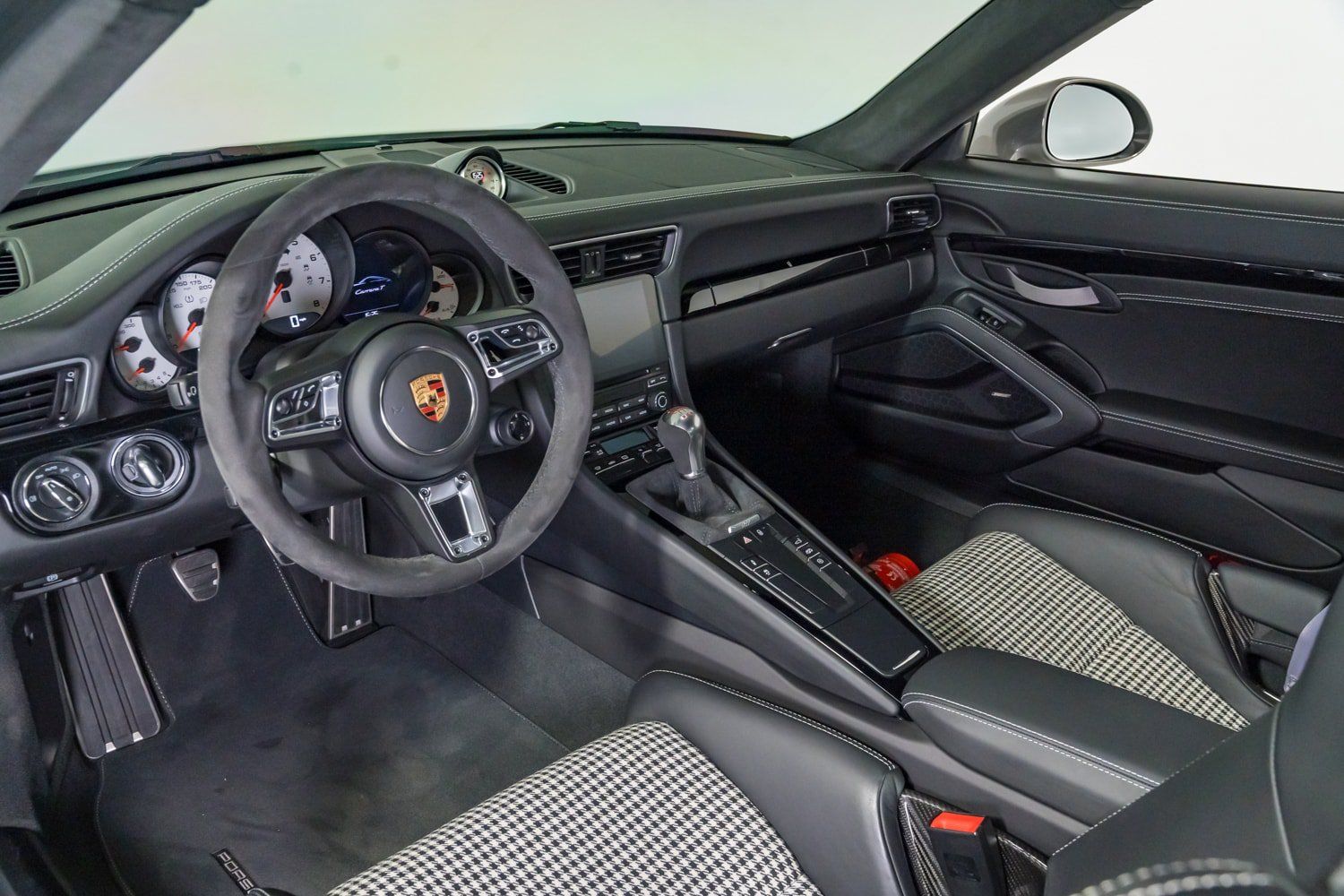 Used 2018 Porsche 911 Carrera T w/ Carrera T Interior Package RWD image 17