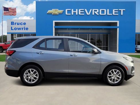 Used 2023 Chevrolet Equinox LS w/ Driver Confidence II Package FWD image 6