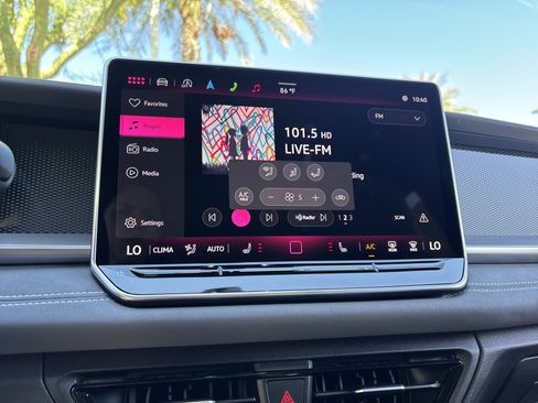 Certified 2025 Volkswagen Tiguan SE R-Line AWD/4WD image 23