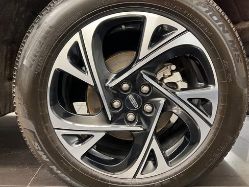 Certified 2025 Lincoln Nautilus Premier w/ Equipment Group 102A image 7