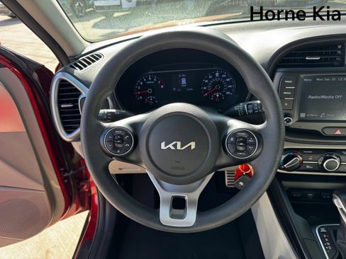 Certified 2022 Kia Soul LX image 16