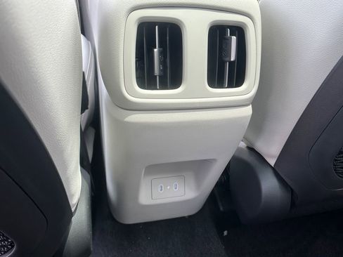 New 2025 Hyundai Tucson Limited image 28