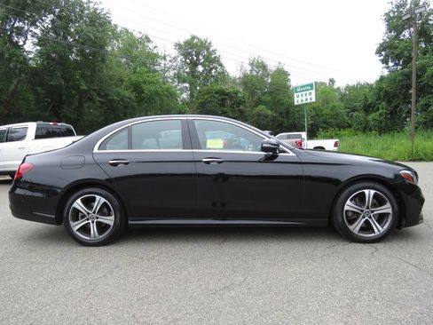 Used 2019 Mercedes-Benz E 300 4MATIC image 4