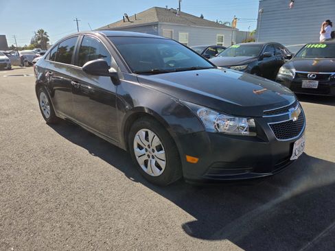 Used 2014 Chevrolet Cruze LS FWD image 5