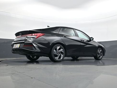 New 2026 Hyundai Elantra Limited image 25